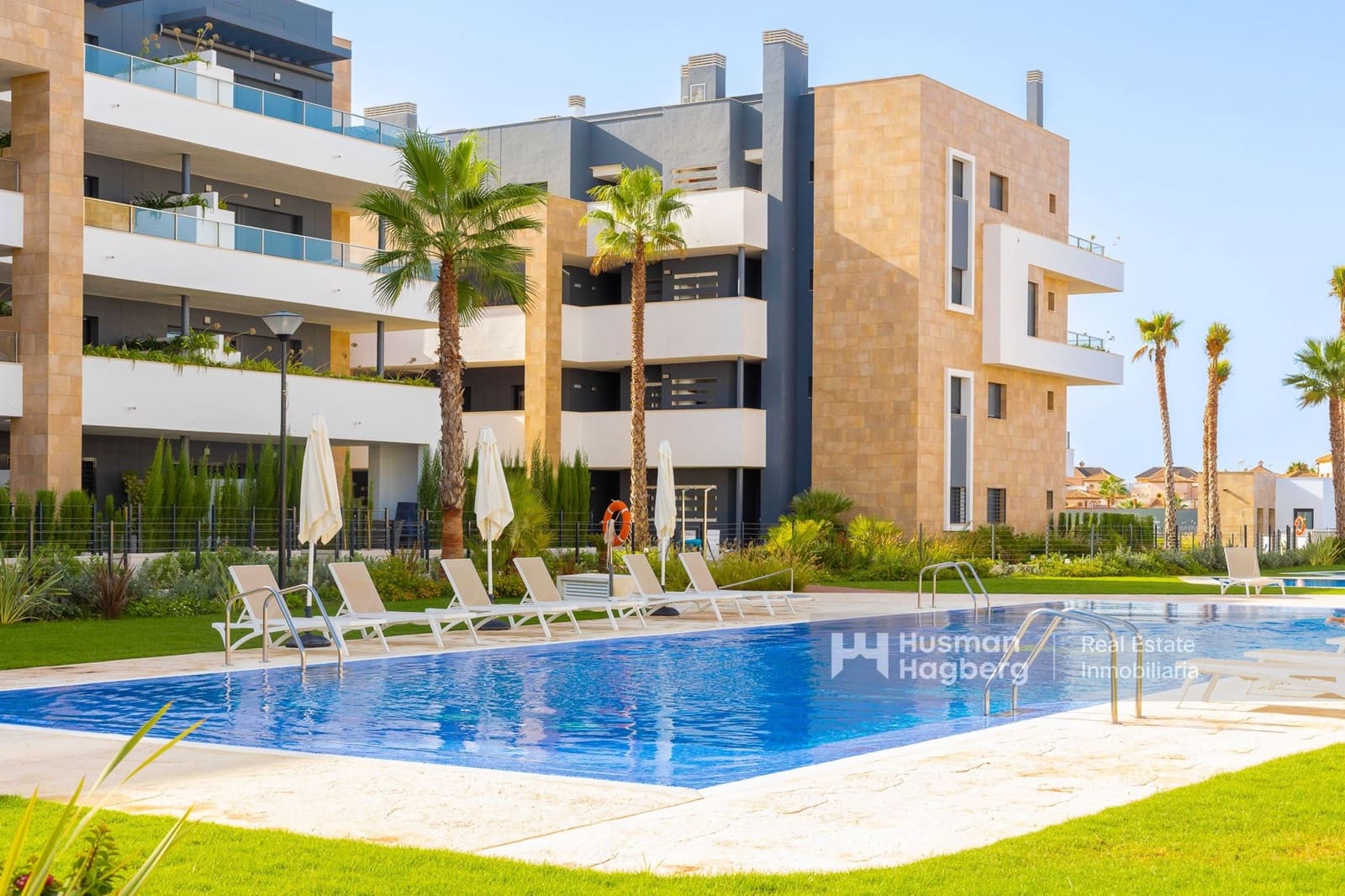 2 soveværelse Lejlighed til salg i Playa Flamenca med swimmingpool - € 499.900 (Ref: 9879872)