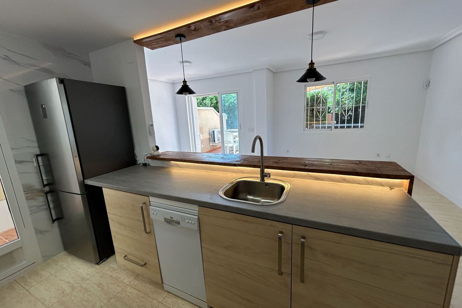 Casa de 3 habitaciones en Pilar de la Horadada en venta con piscina - 299.999 € (Ref: 9895364)