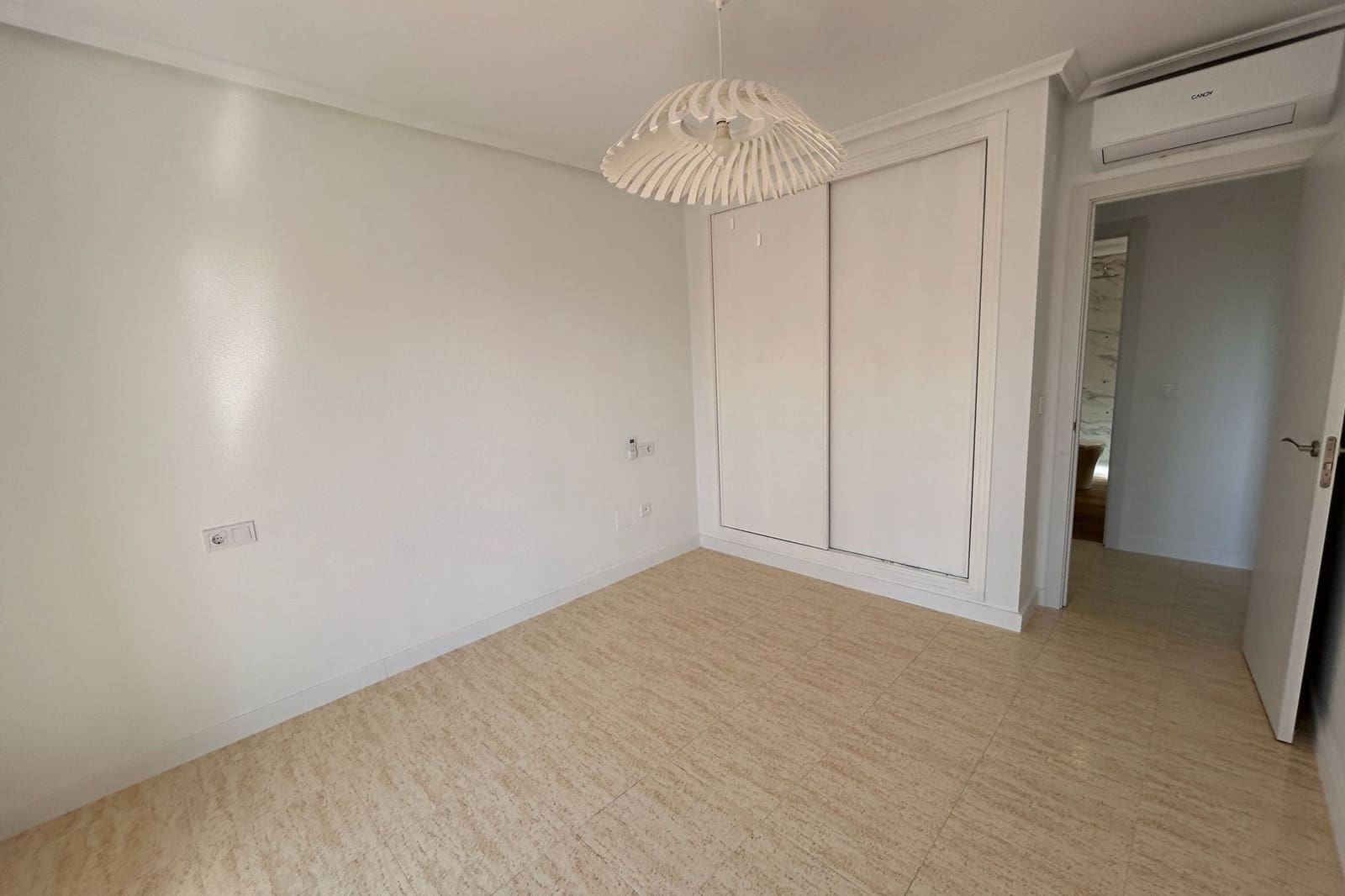 Casa de 3 habitaciones en Pilar de la Horadada en venta con piscina - 299.999 € (Ref: 9895364)