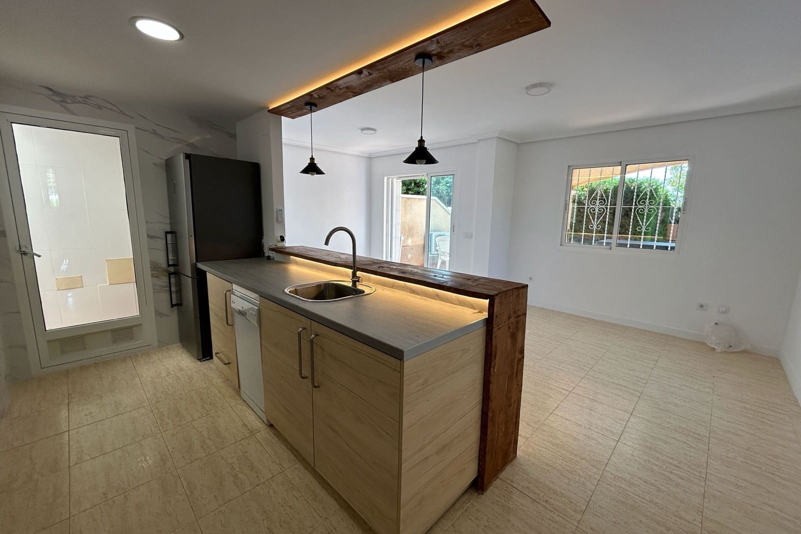 Casa de 3 habitaciones en Pilar de la Horadada en venta con piscina - 299.999 € (Ref: 9895364)
