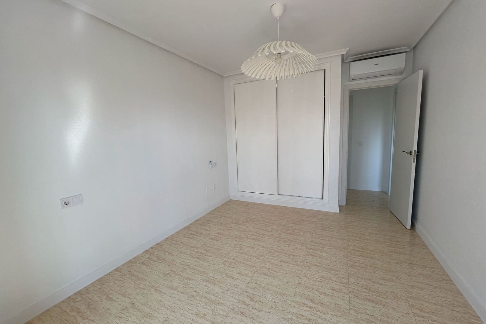 Casa de 3 habitaciones en Pilar de la Horadada en venta con piscina - 299.999 € (Ref: 9895364)