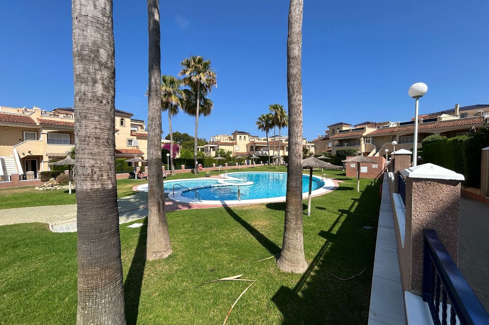 Casa de 3 habitaciones en Pilar de la Horadada en venta con piscina - 299.999 € (Ref: 9895364)