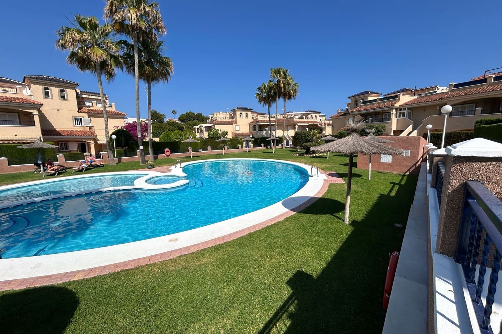 Casa de 3 habitaciones en Pilar de la Horadada en venta con piscina - 299.999 € (Ref: 9895364)