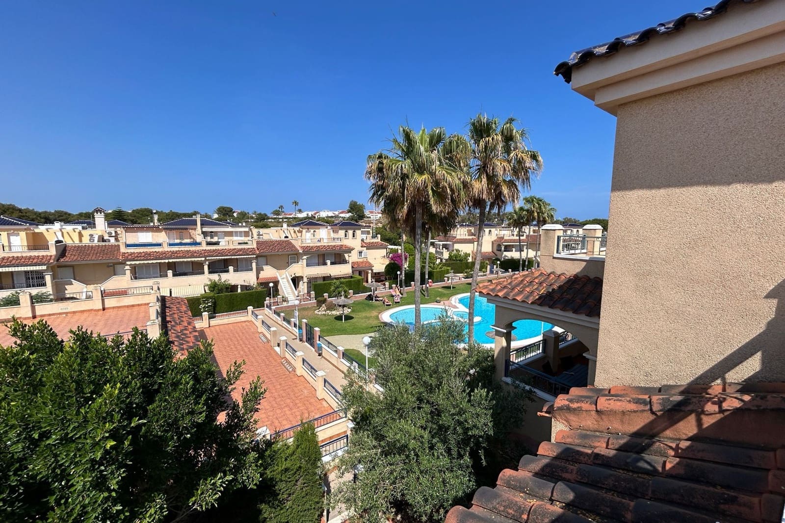 Casa de 3 habitaciones en Pilar de la Horadada en venta con piscina - 299.999 € (Ref: 9895364)