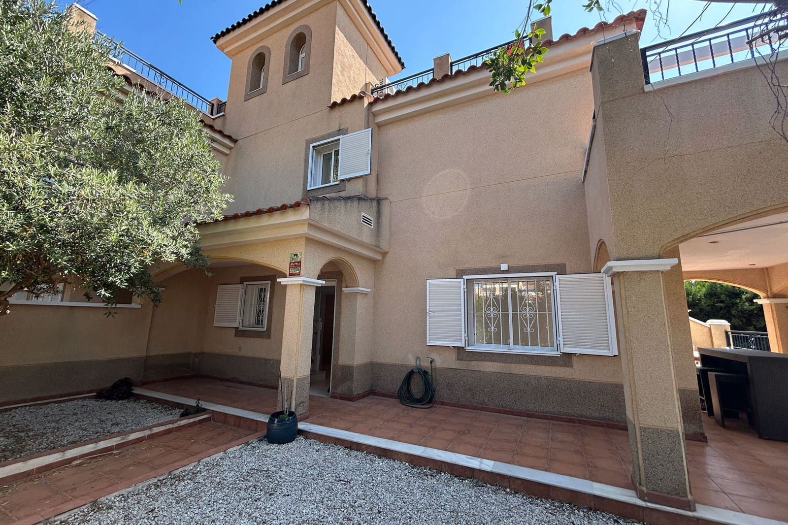 Casa de 3 habitaciones en Pilar de la Horadada en venta con piscina - 299.999 € (Ref: 9895364)