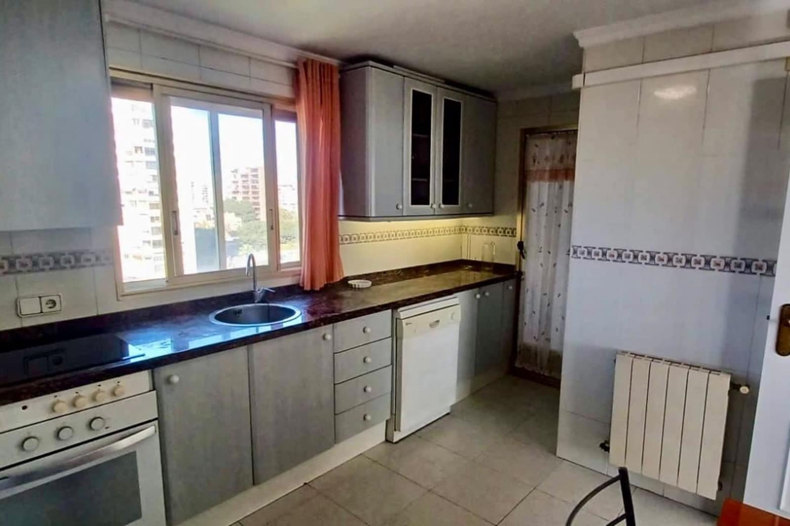4 Zimmer Apartment zu verkaufen in Playa de San Juan mit Pool - 560.000 € (Ref: 9914571)