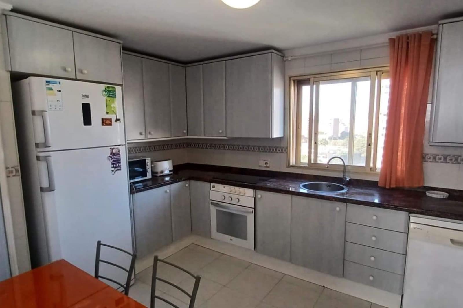 4 Zimmer Apartment zu verkaufen in Playa de San Juan mit Pool - 560.000 € (Ref: 9914571)