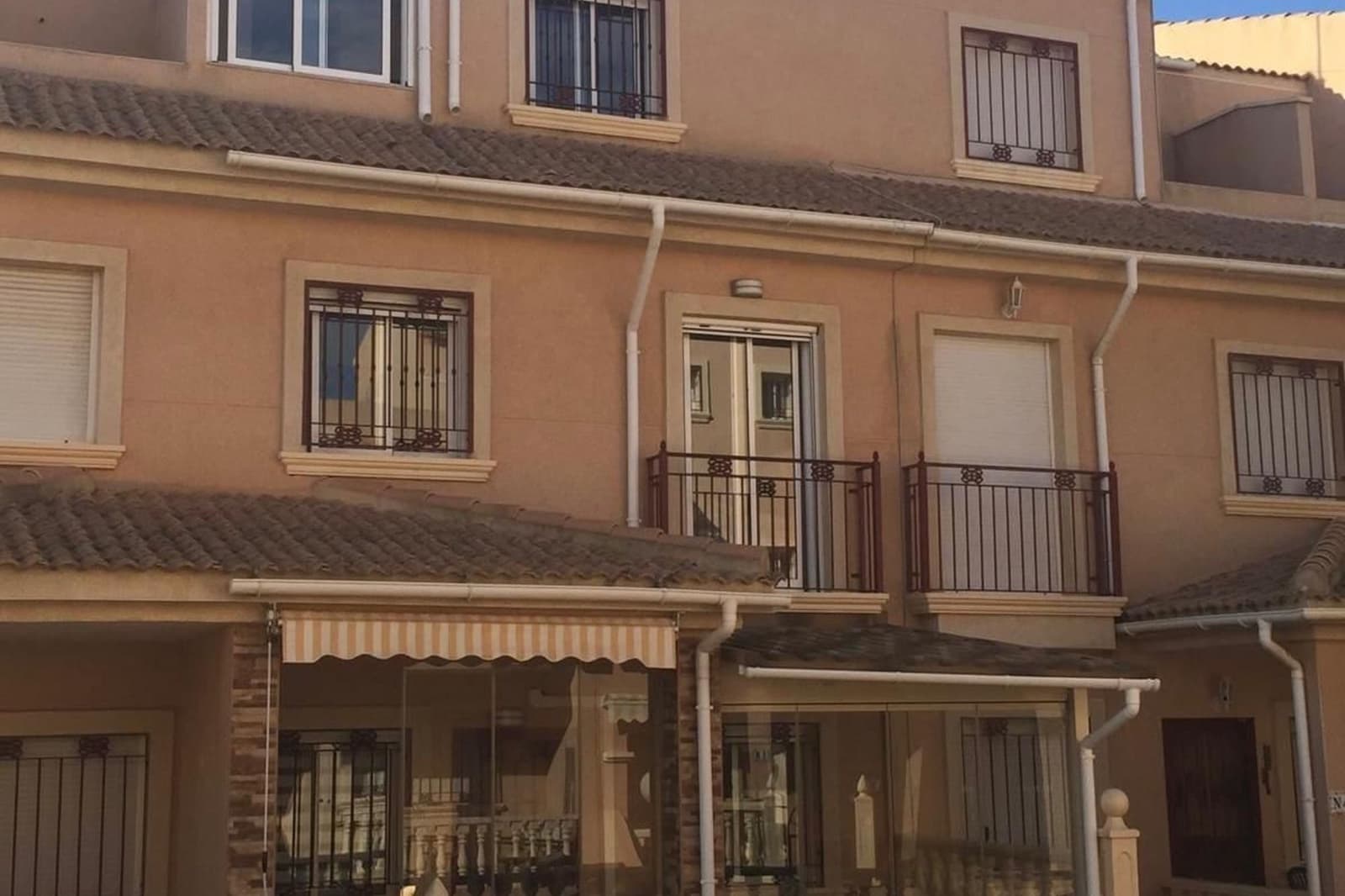 Casa de 3 habitaciones en Playa Flamenca en venta con piscina - 285.000 € (Ref: 9918987)
