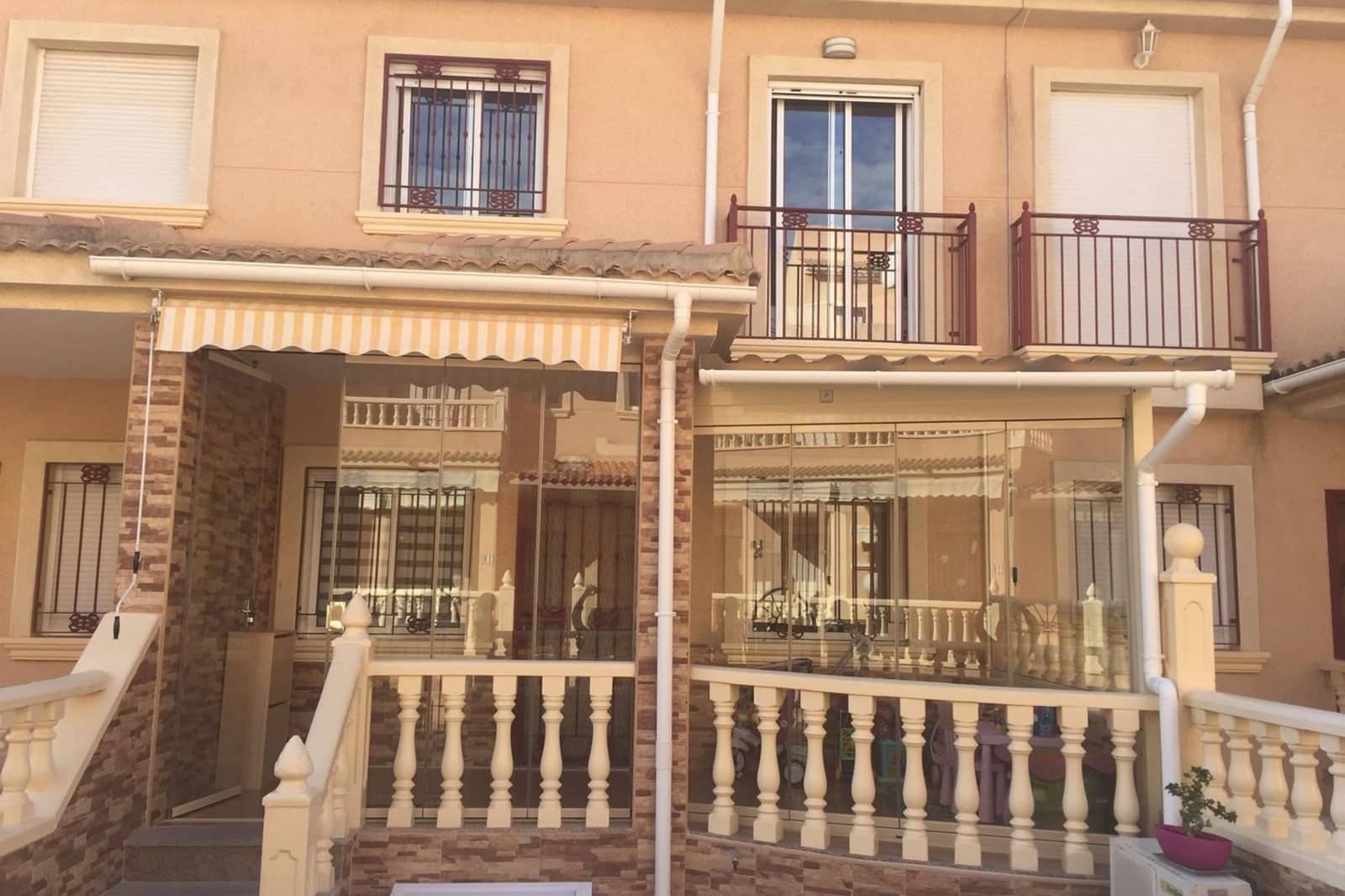Casa de 3 habitaciones en Playa Flamenca en venta con piscina - 285.000 € (Ref: 9918987)