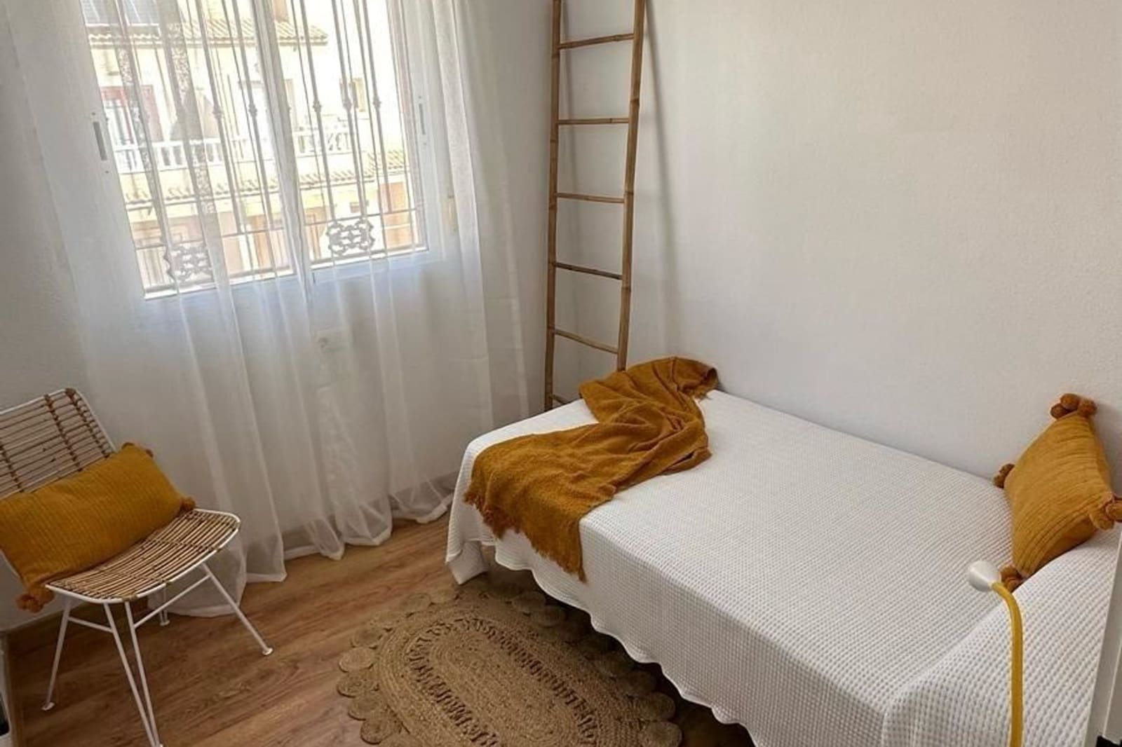Casa de 3 habitaciones en Playa Flamenca en venta con piscina - 285.000 € (Ref: 9918987)