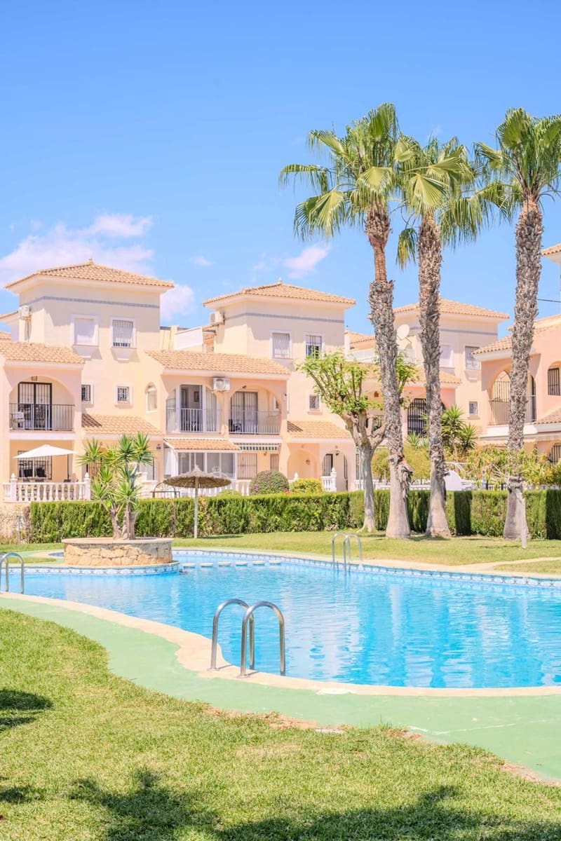 3 bedroom Townhouse for sale in Punta Prima with pool - € 280,000 (Ref: 9928051)