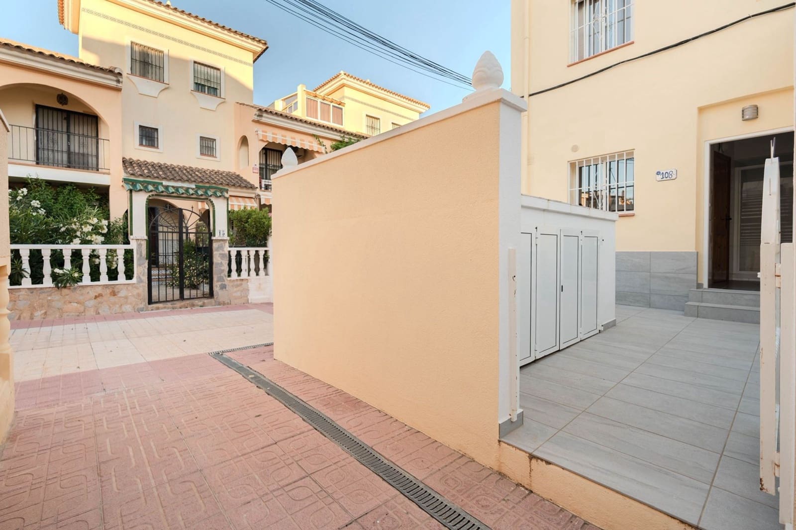3 bedroom Townhouse for sale in Punta Prima with pool - € 280,000 (Ref: 9928051)