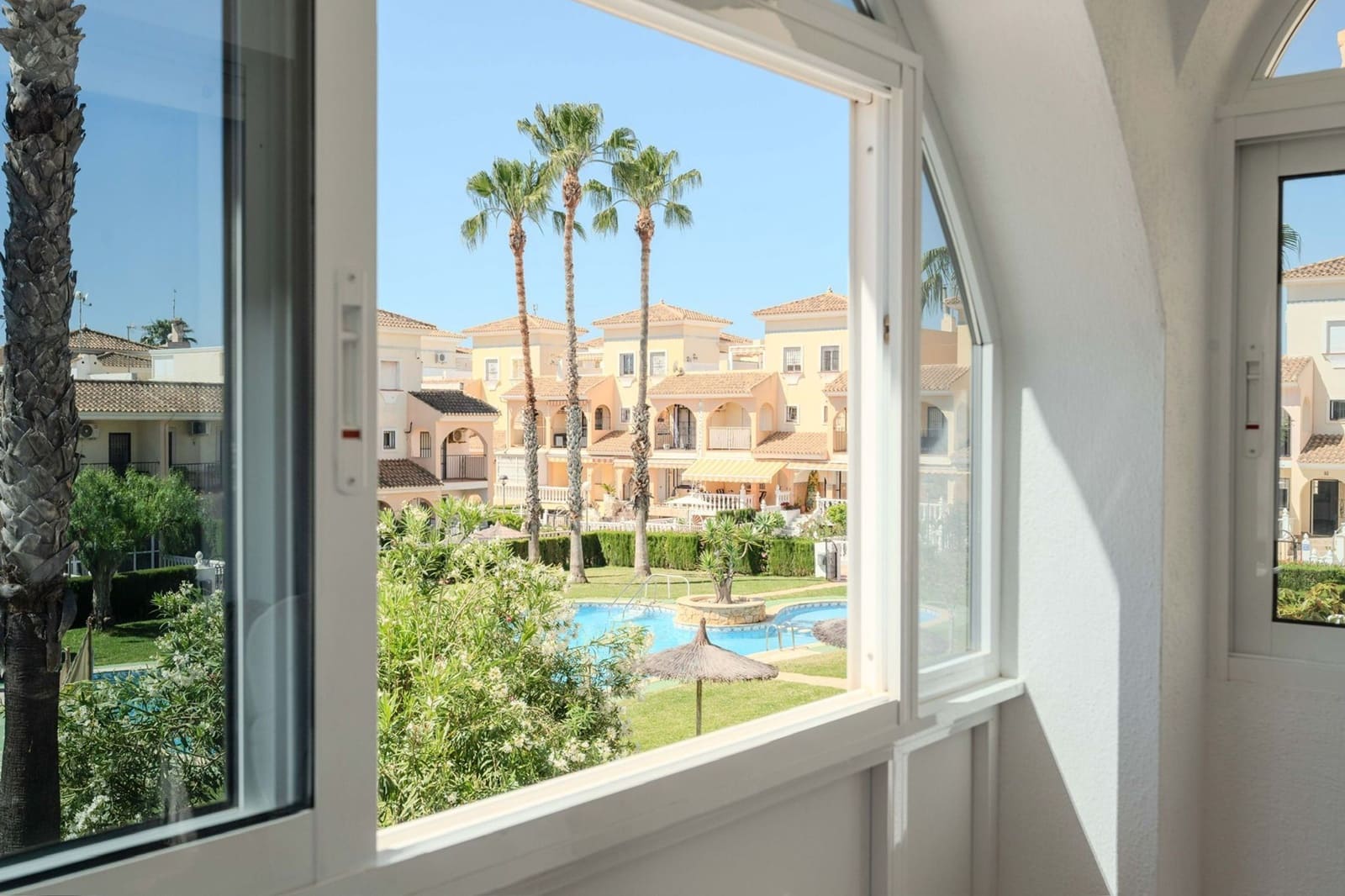 3 bedroom Townhouse for sale in Punta Prima with pool - € 280,000 (Ref: 9928051)
