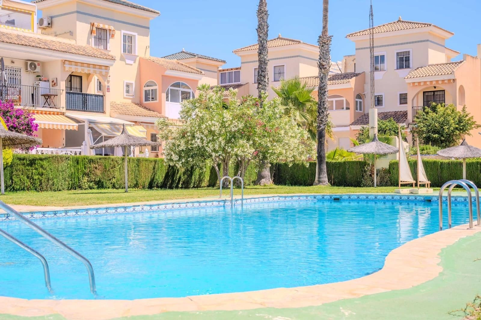 3 bedroom Townhouse for sale in Punta Prima with pool - € 280,000 (Ref: 9928051)
