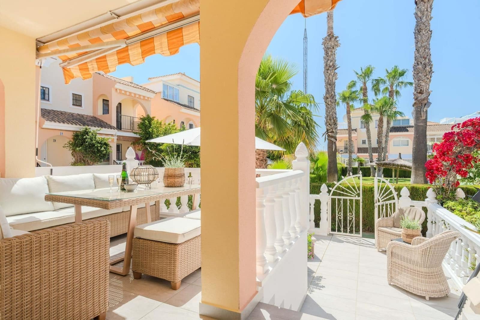 3 bedroom Townhouse for sale in Punta Prima with pool - € 280,000 (Ref: 9928051)
