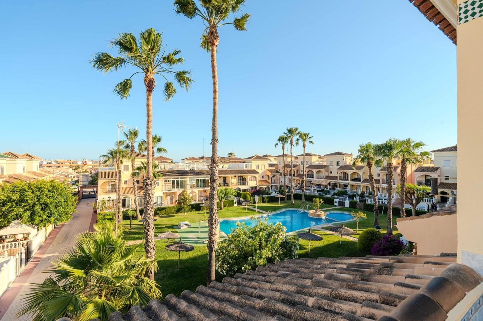 3 bedroom Townhouse for sale in Punta Prima with pool - € 280,000 (Ref: 9928051)