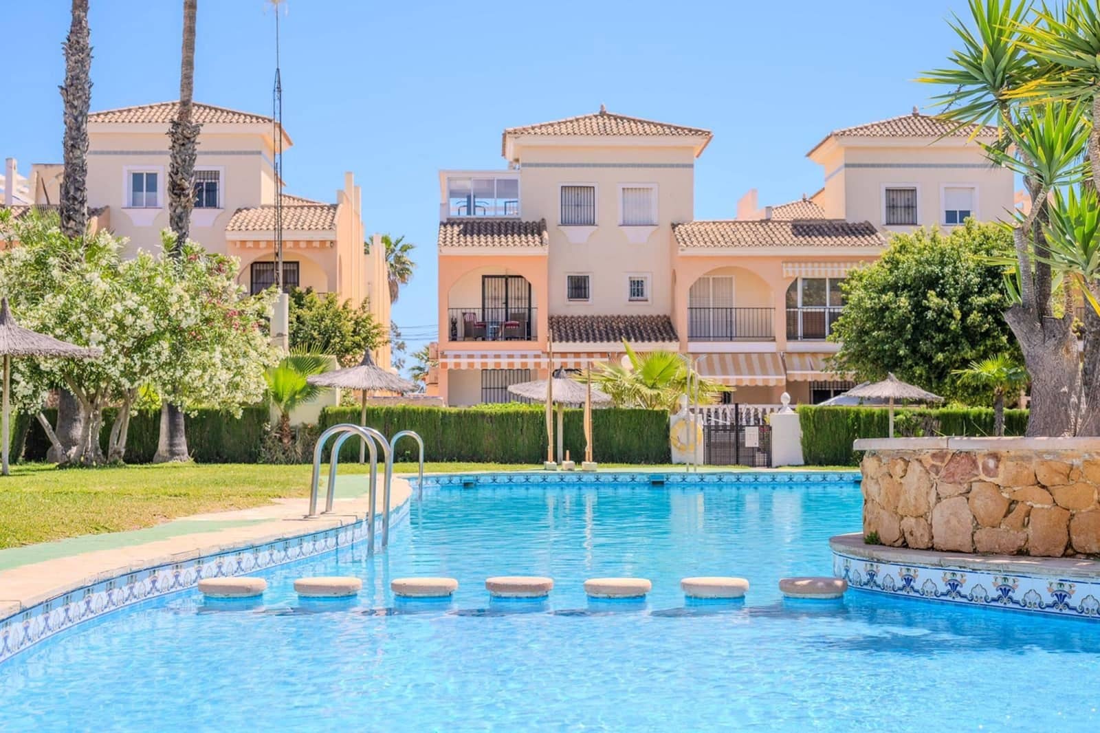 3 bedroom Townhouse for sale in Punta Prima with pool - € 280,000 (Ref: 9928051)