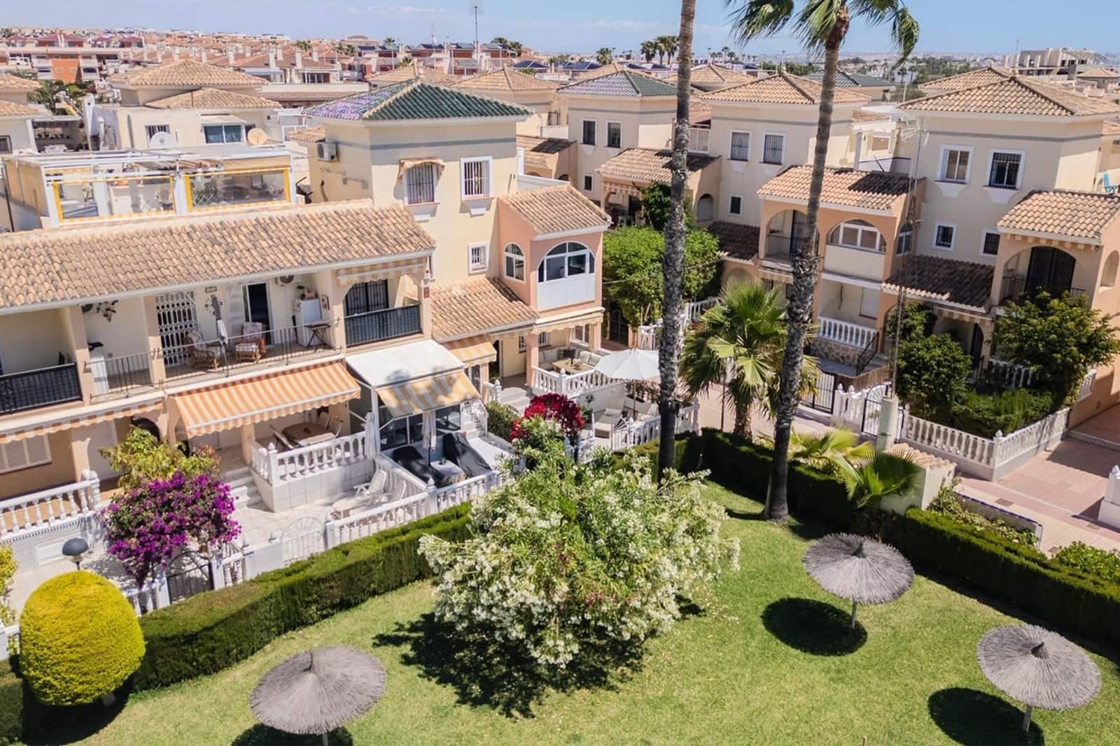 3 bedroom Townhouse for sale in Punta Prima with pool - € 280,000 (Ref: 9928051)