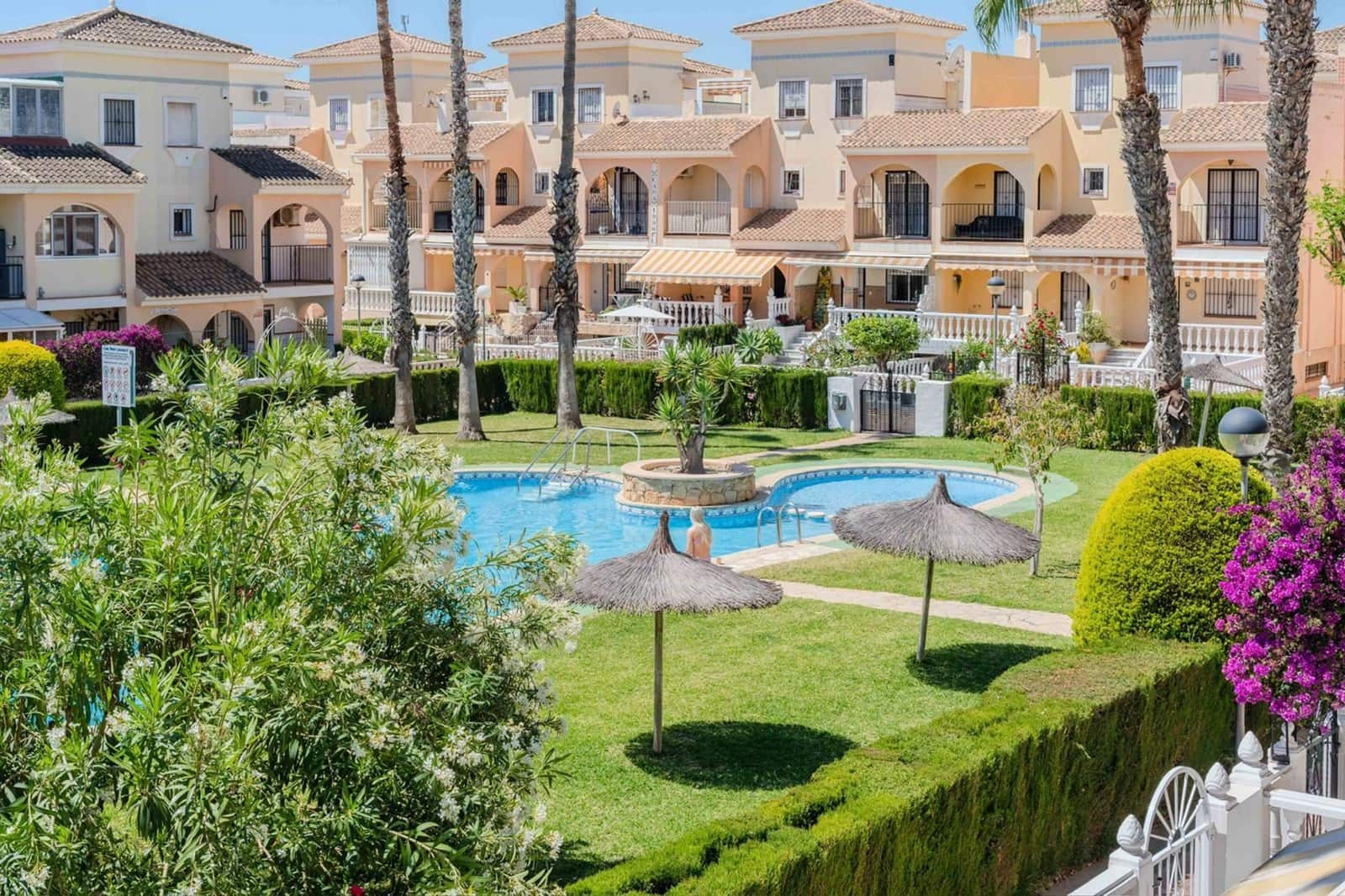 3 bedroom Townhouse for sale in Punta Prima with pool - € 280,000 (Ref: 9928051)