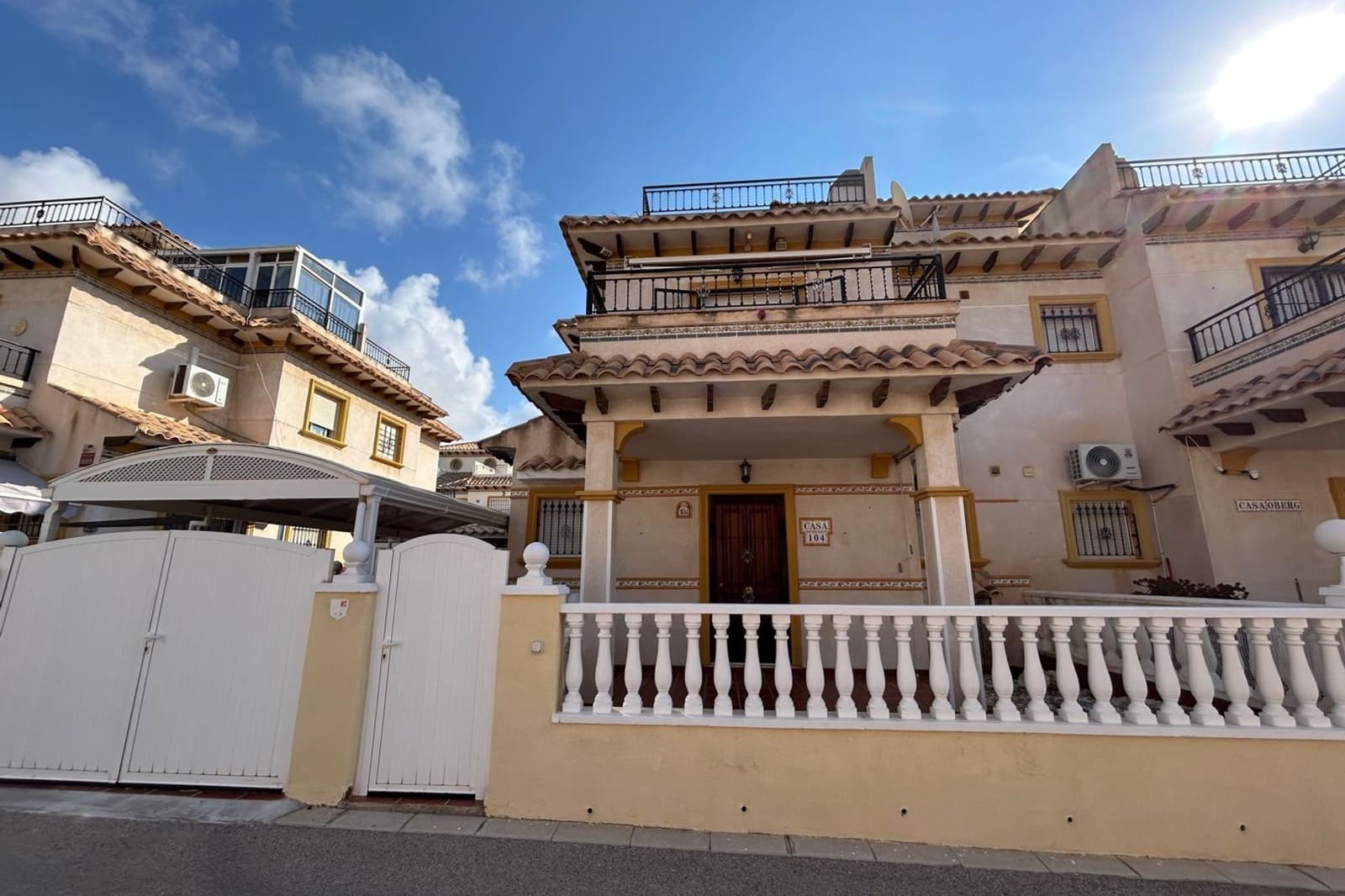 2 makuuhuone Huvila myytävänä paikassa Playa Flamenca mukana uima-altaan - 198 000 € (Ref: 9938988)