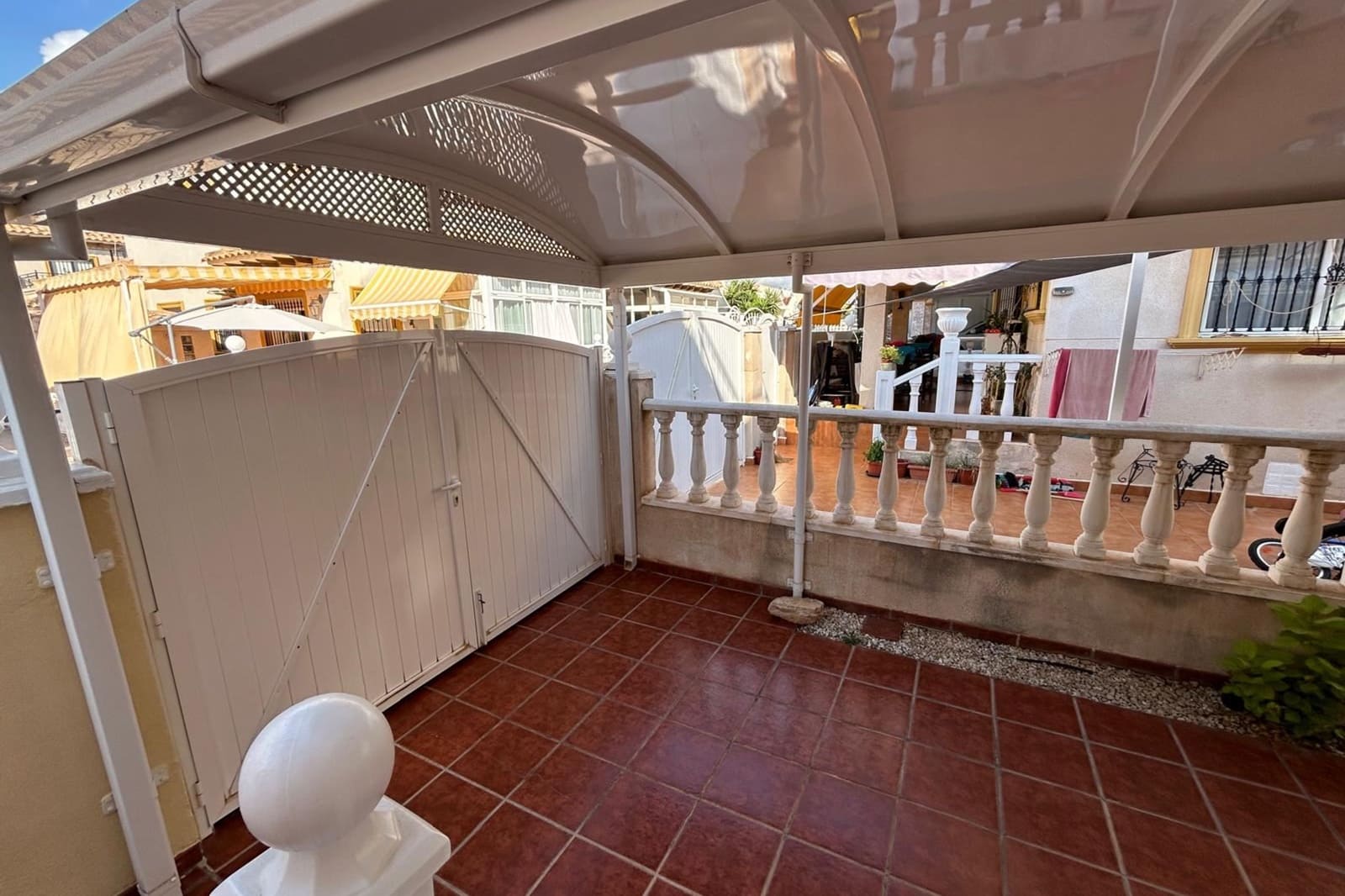 2 makuuhuone Huvila myytävänä paikassa Playa Flamenca mukana uima-altaan - 198 000 € (Ref: 9938988)