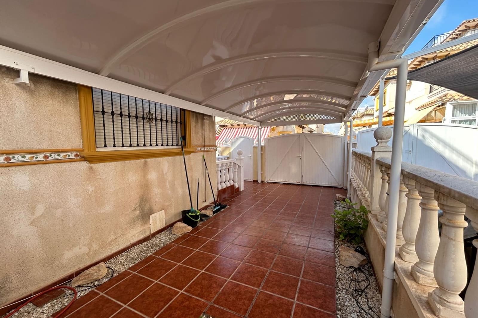 2 makuuhuone Huvila myytävänä paikassa Playa Flamenca mukana uima-altaan - 198 000 € (Ref: 9938988)