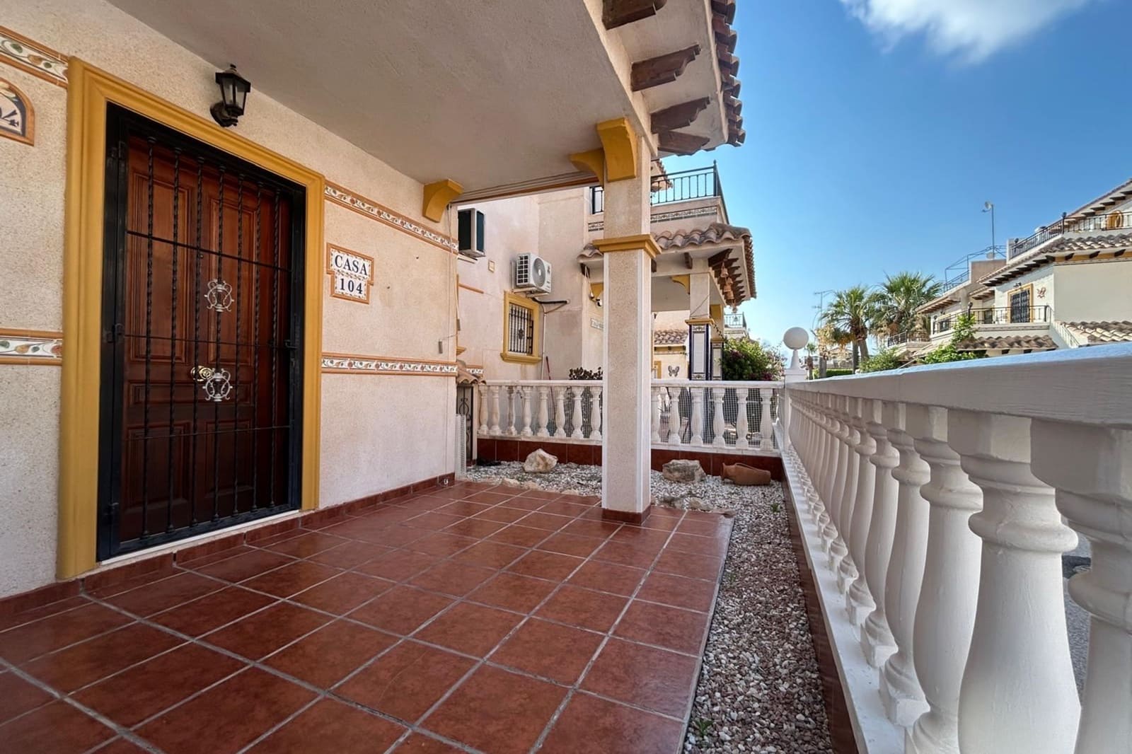 2 makuuhuone Huvila myytävänä paikassa Playa Flamenca mukana uima-altaan - 198 000 € (Ref: 9938988)
