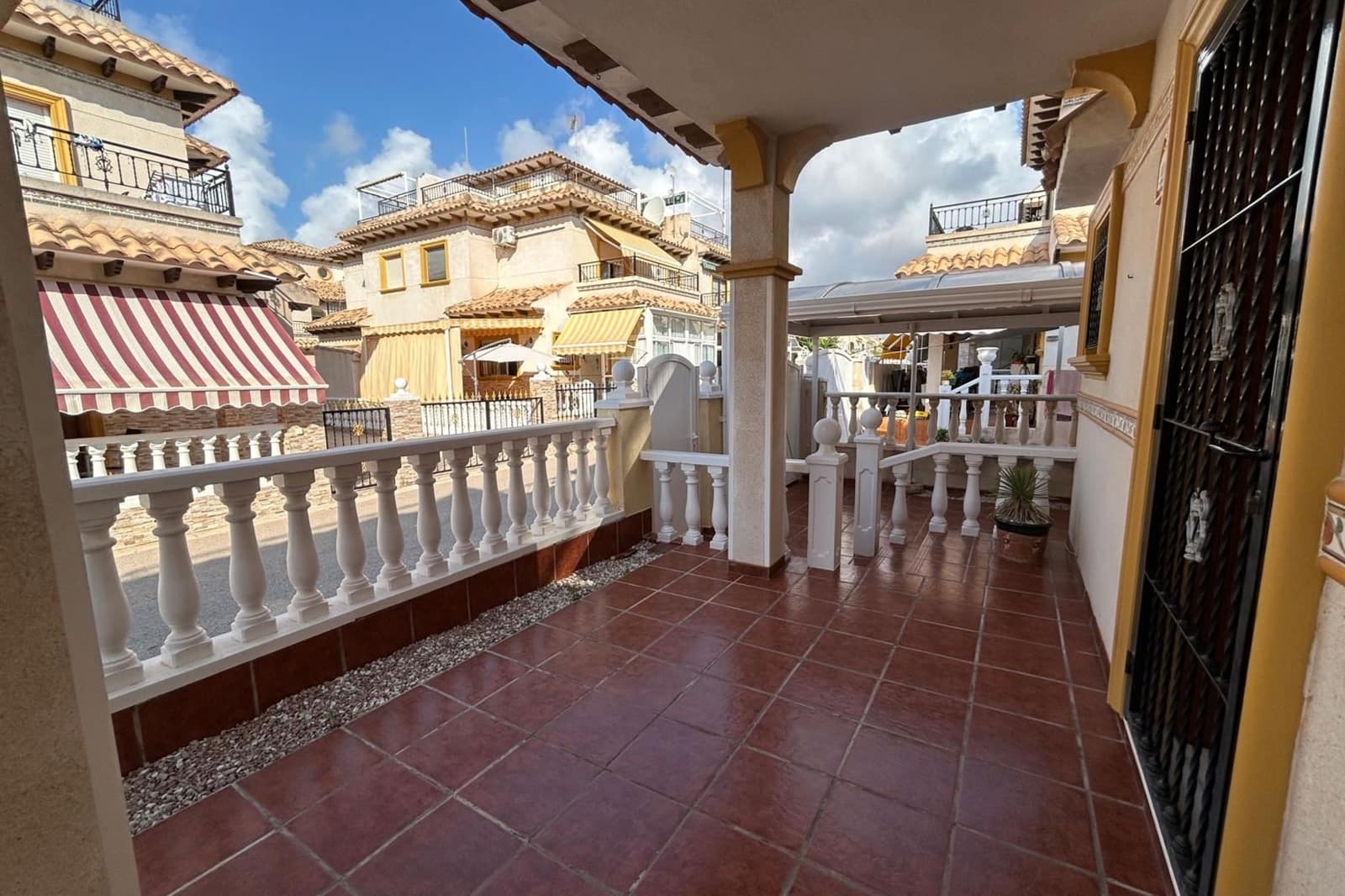 2 makuuhuone Huvila myytävänä paikassa Playa Flamenca mukana uima-altaan - 198 000 € (Ref: 9938988)