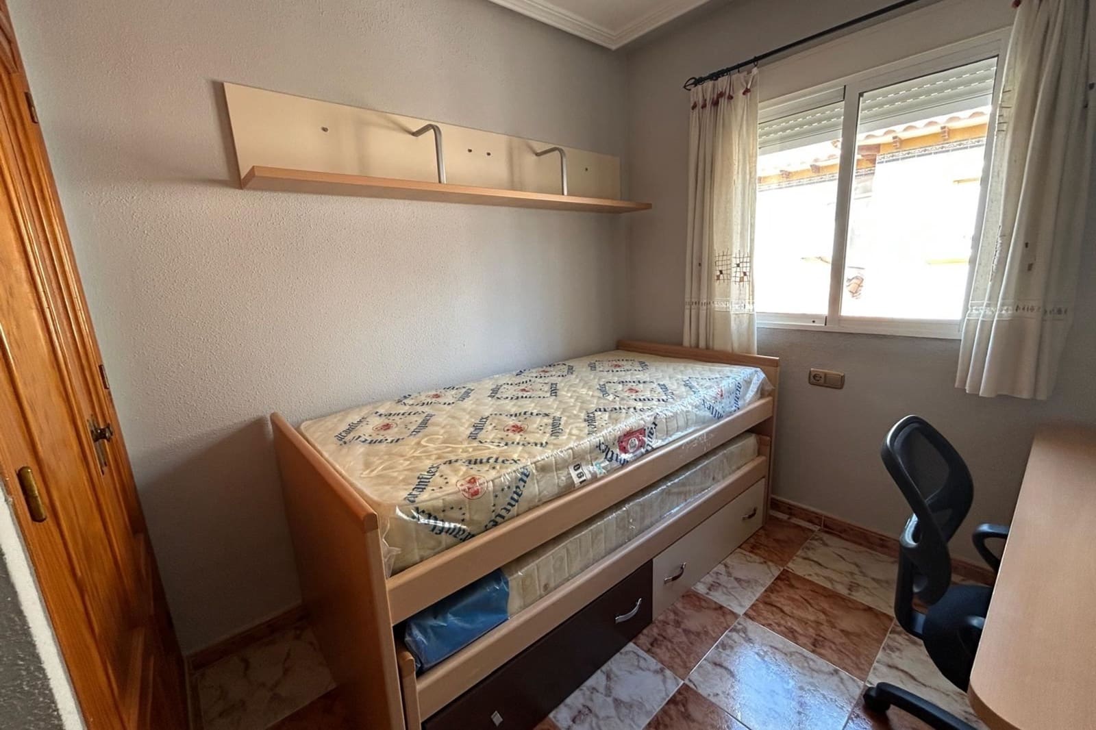 2 makuuhuone Huvila myytävänä paikassa Playa Flamenca mukana uima-altaan - 198 000 € (Ref: 9938988)