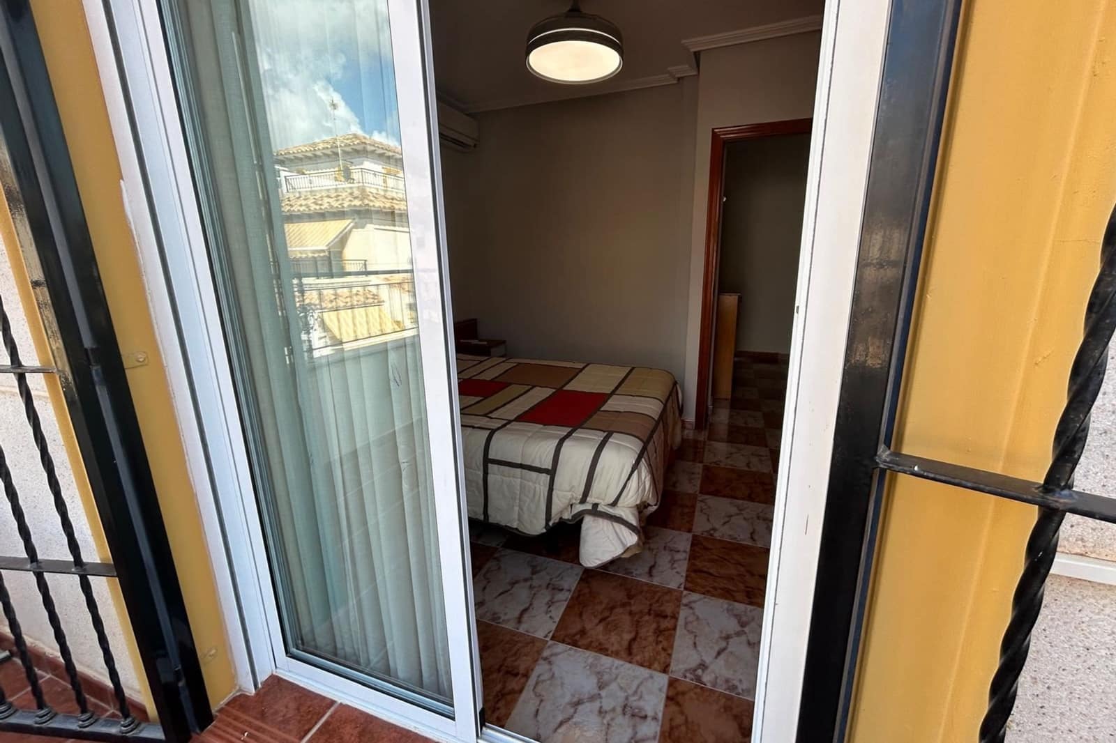 2 makuuhuone Huvila myytävänä paikassa Playa Flamenca mukana uima-altaan - 198 000 € (Ref: 9938988)