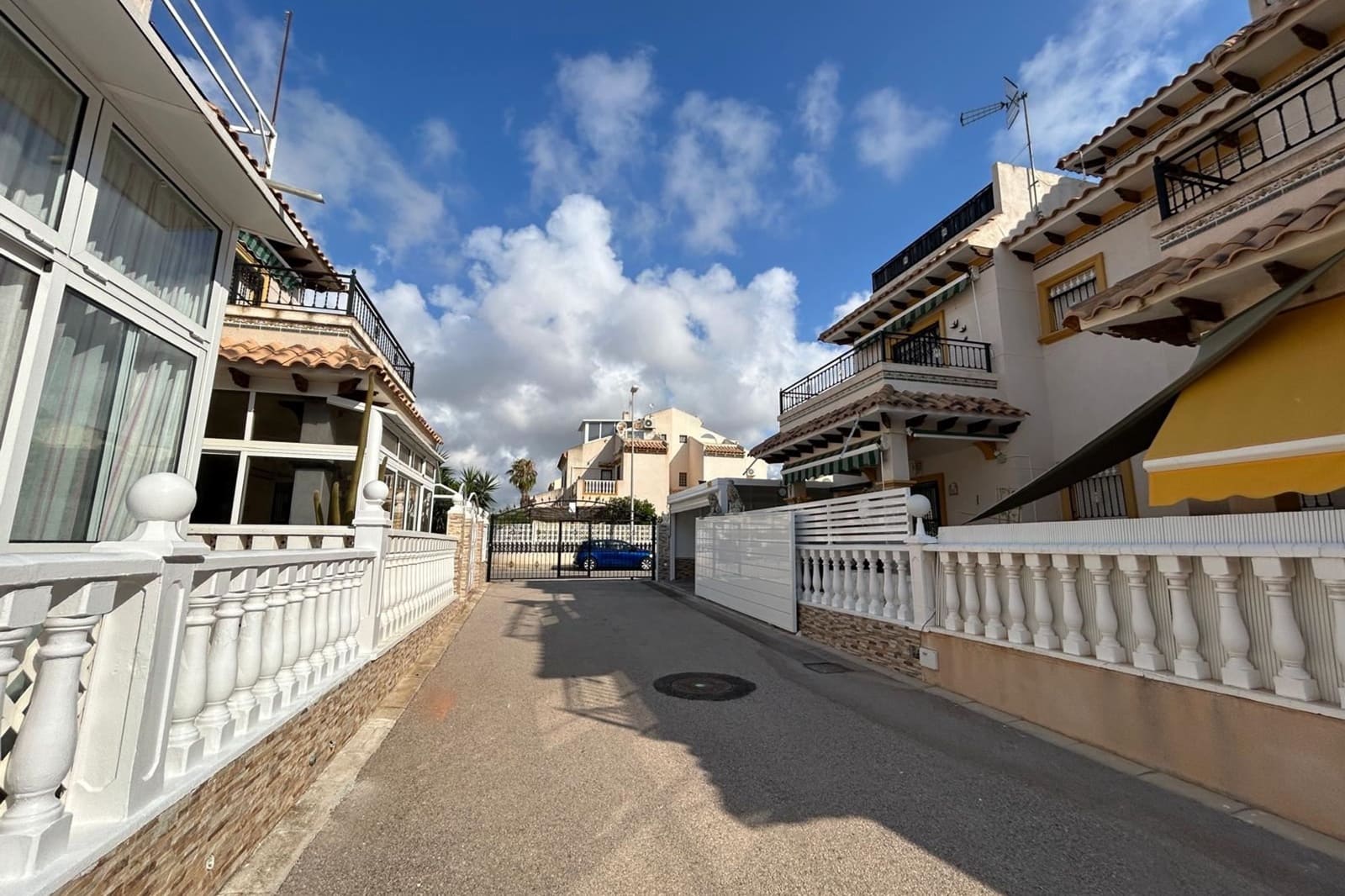 2 makuuhuone Huvila myytävänä paikassa Playa Flamenca mukana uima-altaan - 198 000 € (Ref: 9938988)