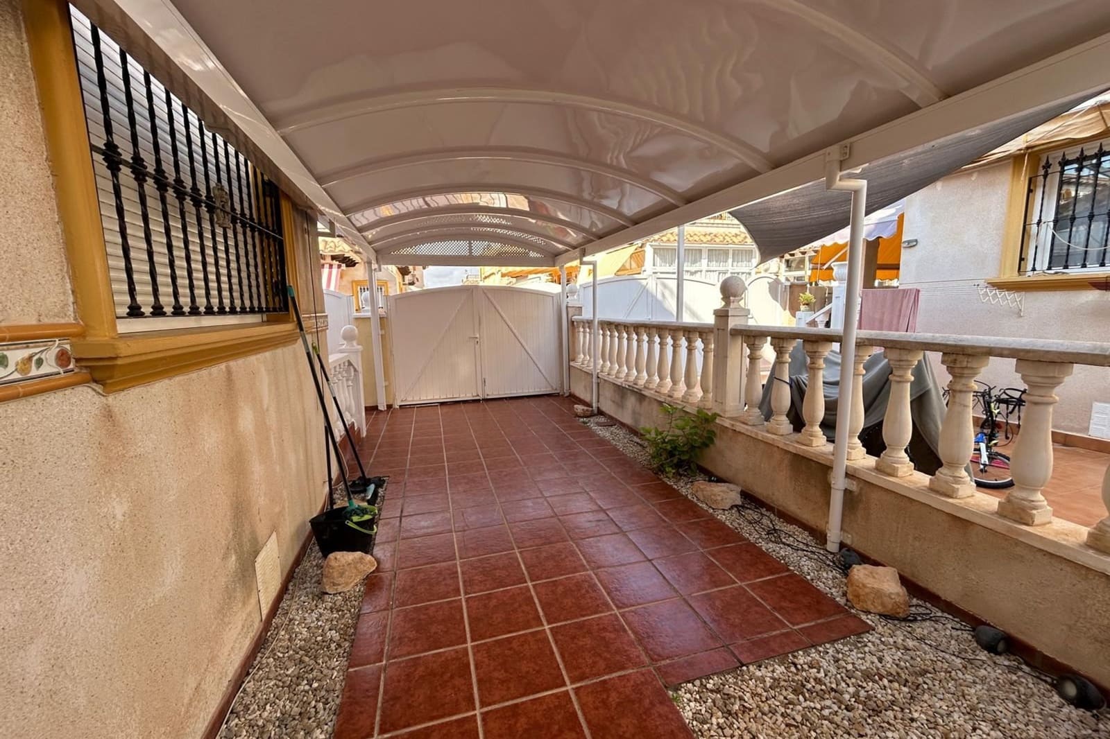 2 makuuhuone Huvila myytävänä paikassa Playa Flamenca mukana uima-altaan - 198 000 € (Ref: 9938988)