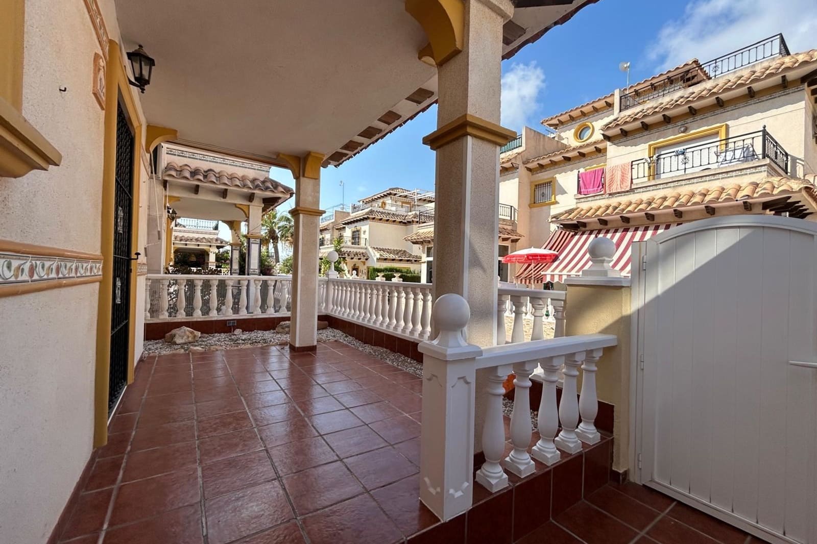 2 makuuhuone Huvila myytävänä paikassa Playa Flamenca mukana uima-altaan - 198 000 € (Ref: 9938988)