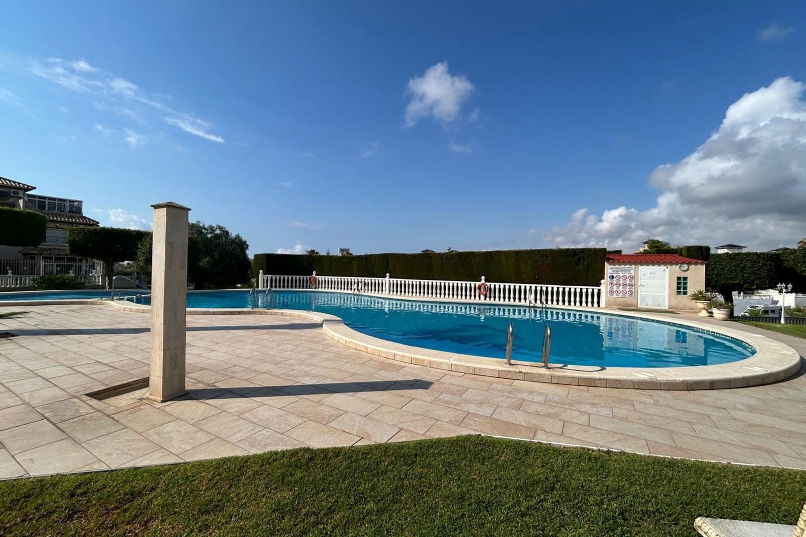 2 makuuhuone Huvila myytävänä paikassa Playa Flamenca mukana uima-altaan - 198 000 € (Ref: 9938988)