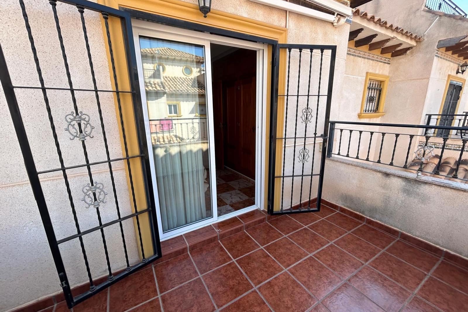 2 makuuhuone Huvila myytävänä paikassa Playa Flamenca mukana uima-altaan - 198 000 € (Ref: 9938988)
