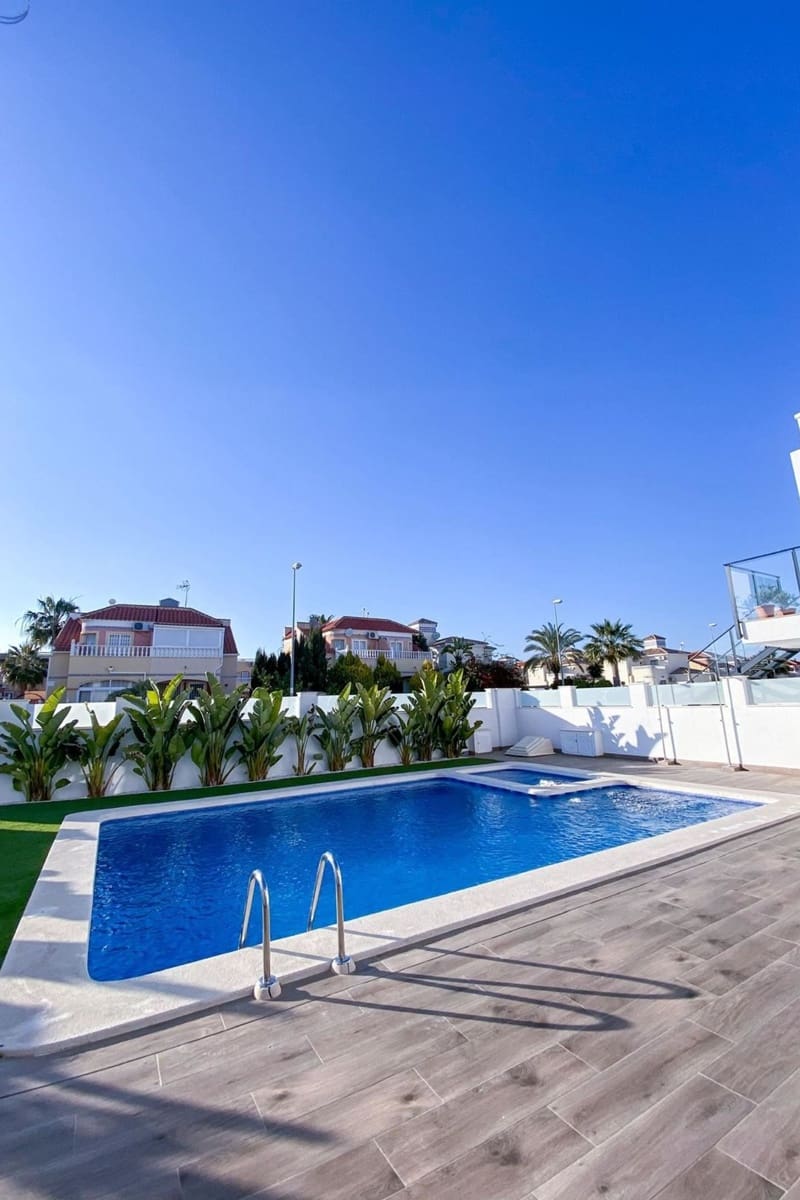 2 soveværelse Lejlighed til salg i La Zenia med swimmingpool - € 239.900 (Ref: 9941525)