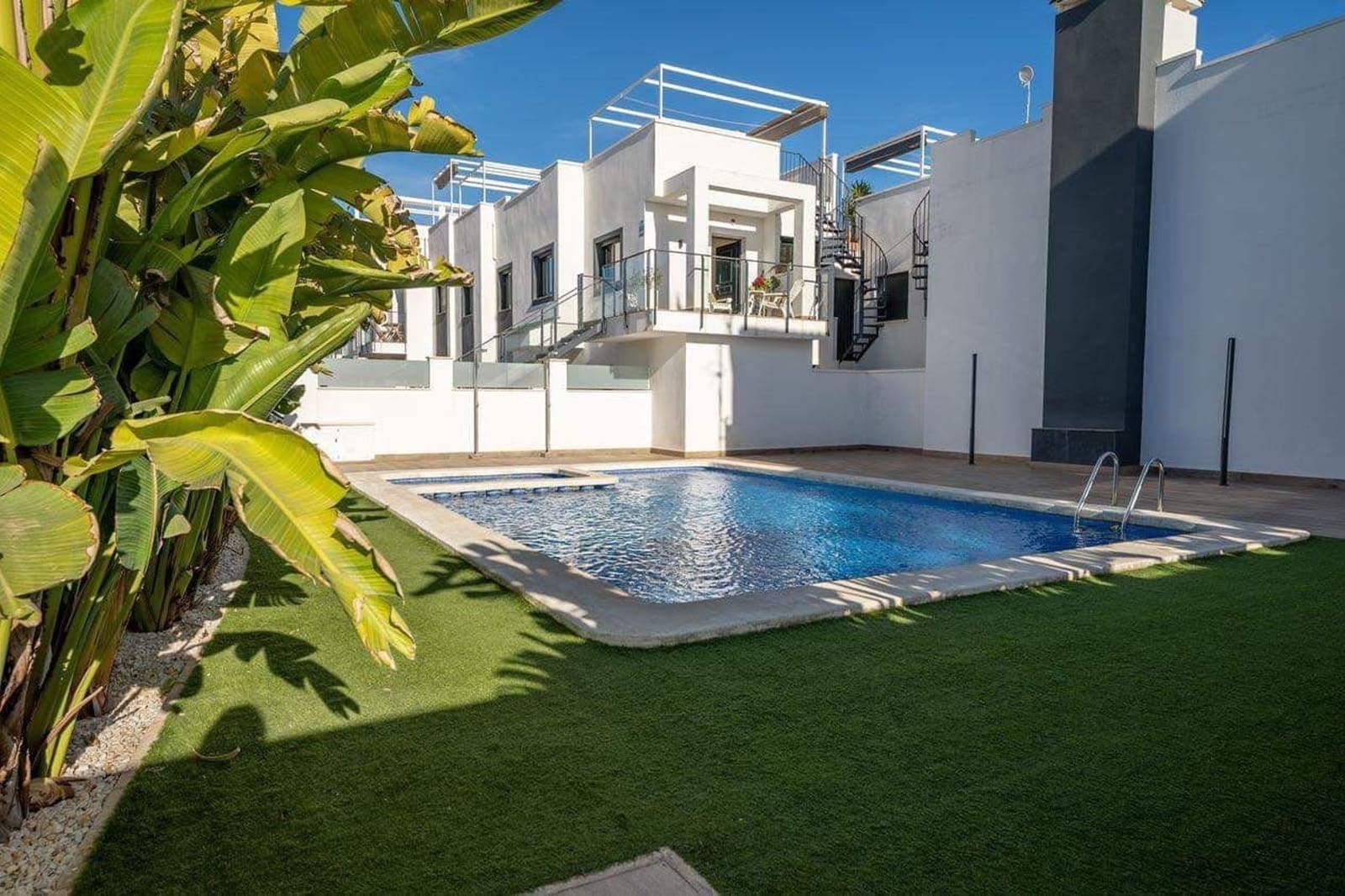 2 soveværelse Lejlighed til salg i La Zenia med swimmingpool - € 239.900 (Ref: 9941525)