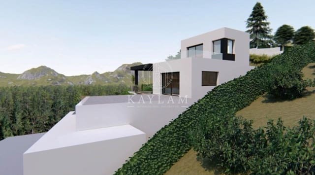 4 camera da letto Villa in vendita in Roca Grossa, Lloret de Mar con piscina garage - 380.000 € (Rif: 10017551)