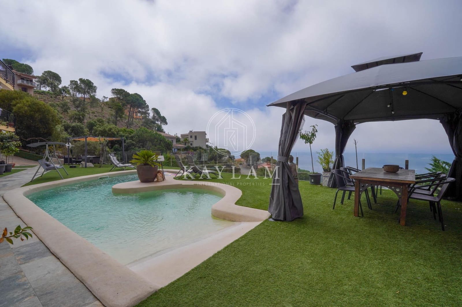13 Zimmer Villa zu verkaufen in Lloret de Mar mit Pool Garage - 1.850.000 € (Ref: 10020963)