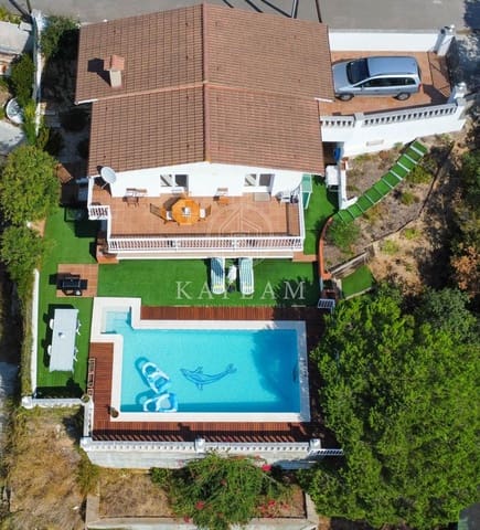 3 makuuhuone Huvila myytävänä paikassa Lloret de Mar mukana uima-altaan 
autotalli - 325 000 € (Ref: 10025665)