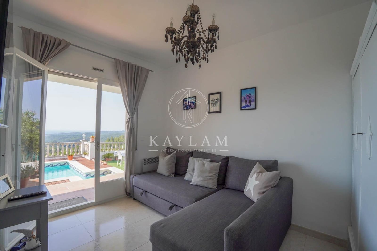 3 makuuhuone Huvila myytävänä paikassa Lloret de Mar mukana uima-altaan 
autotalli - 325 000 € (Ref: 10025665)