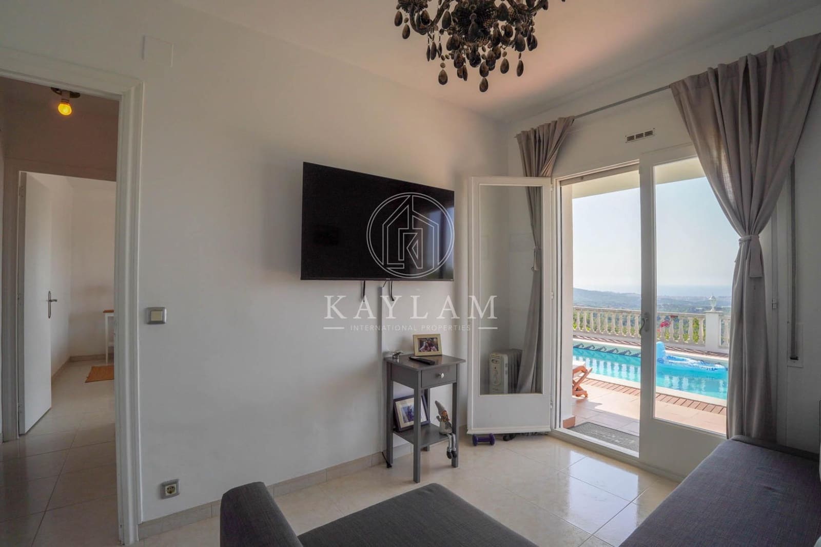 3 makuuhuone Huvila myytävänä paikassa Lloret de Mar mukana uima-altaan 
autotalli - 325 000 € (Ref: 10025665)