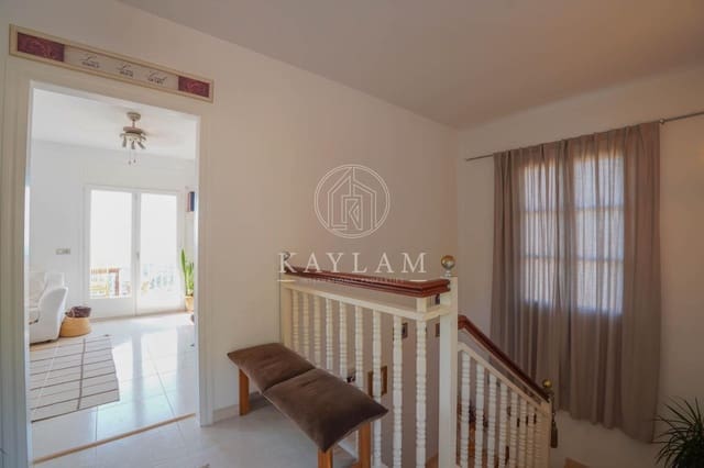 3 makuuhuone Huvila myytävänä paikassa Lloret de Mar mukana uima-altaan 
autotalli - 325 000 € (Ref: 10025665)