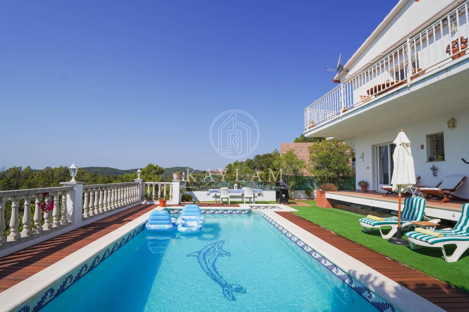 3 makuuhuone Huvila myytävänä paikassa Lloret de Mar mukana uima-altaan 
autotalli - 325 000 € (Ref: 10025665)