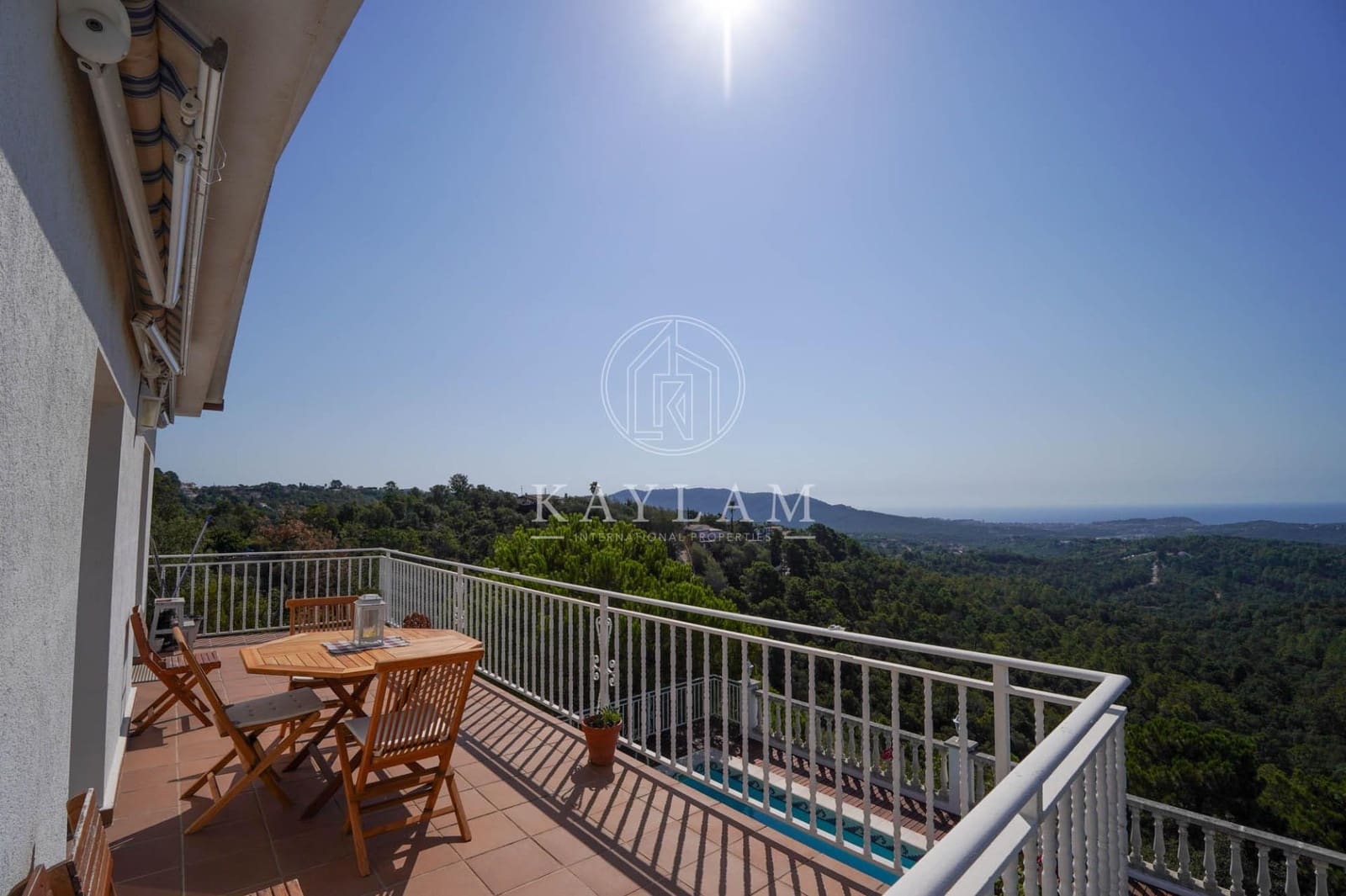 3 makuuhuone Huvila myytävänä paikassa Lloret de Mar mukana uima-altaan 
autotalli - 325 000 € (Ref: 10025665)