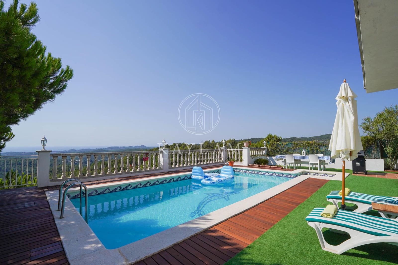 3 makuuhuone Huvila myytävänä paikassa Lloret de Mar mukana uima-altaan 
autotalli - 325 000 € (Ref: 10025665)