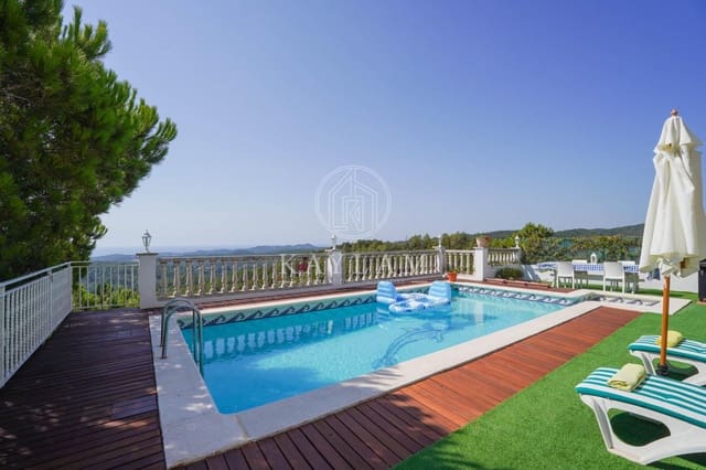 3 makuuhuone Huvila myytävänä paikassa Lloret de Mar mukana uima-altaan 
autotalli - 325 000 € (Ref: 10025665)
