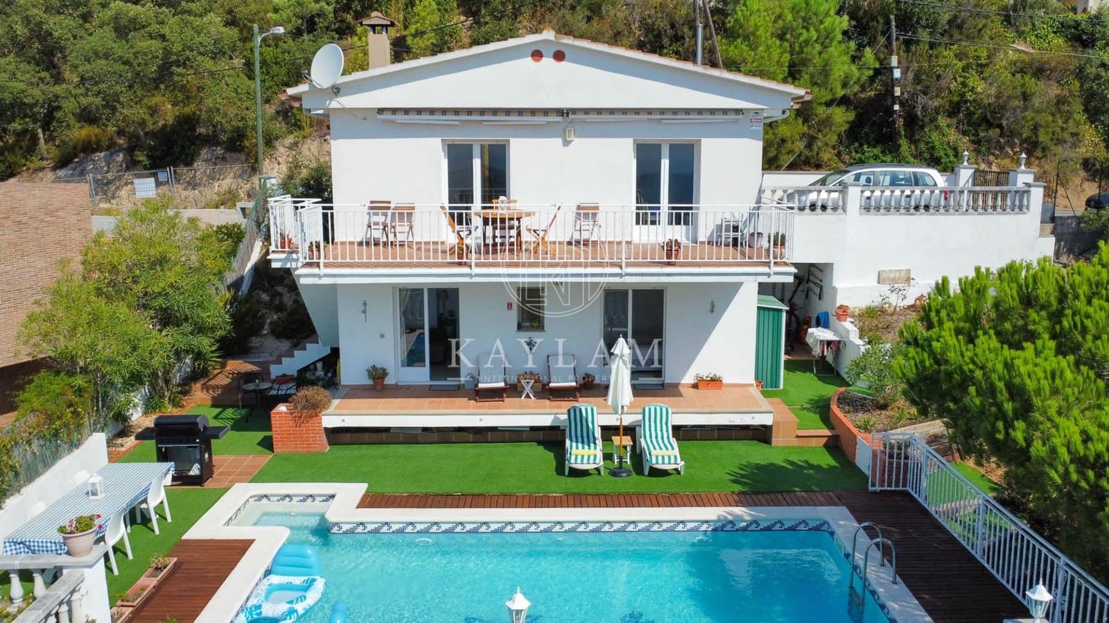 3 makuuhuone Huvila myytävänä paikassa Lloret de Mar mukana uima-altaan 
autotalli - 325 000 € (Ref: 10025665)