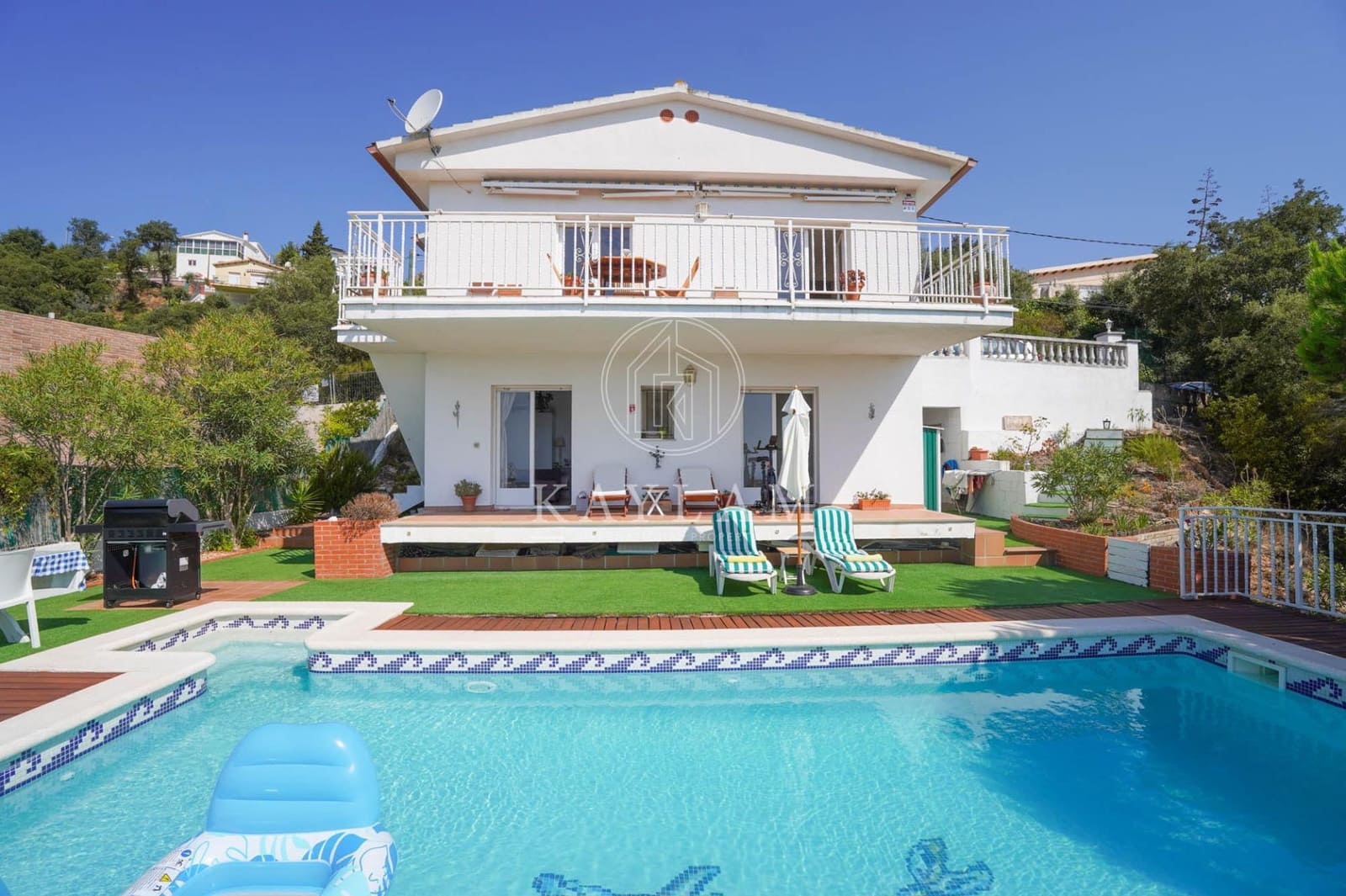 3 makuuhuone Huvila myytävänä paikassa Lloret de Mar mukana uima-altaan 
autotalli - 325 000 € (Ref: 10025665)