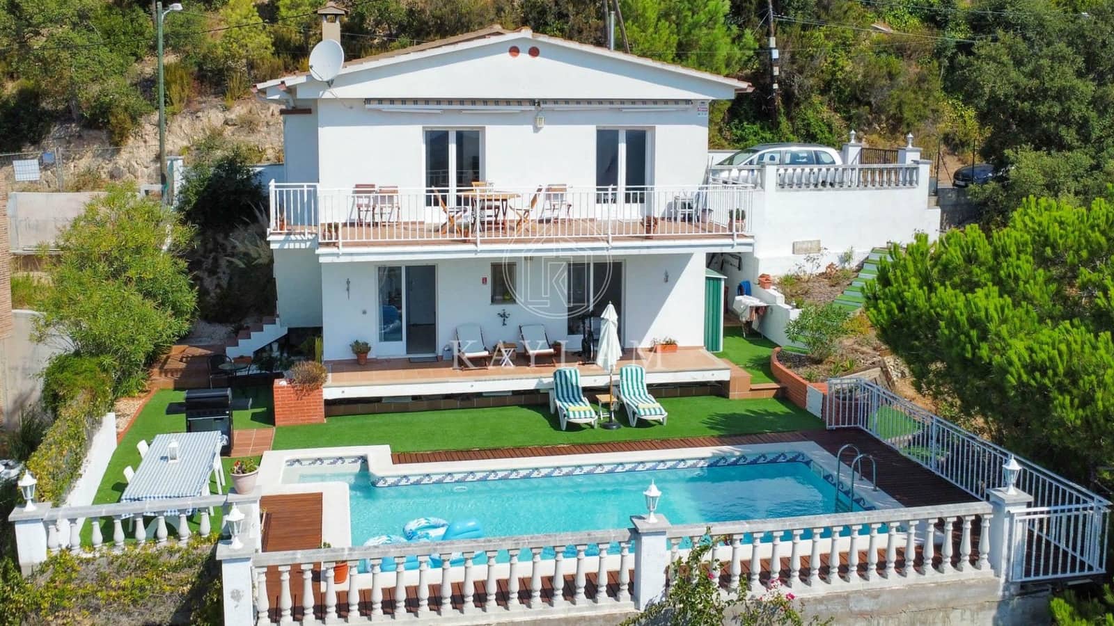3 makuuhuone Huvila myytävänä paikassa Lloret de Mar mukana uima-altaan 
autotalli - 325 000 € (Ref: 10025665)